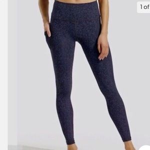 Athleta stash pocket II Gravel tight